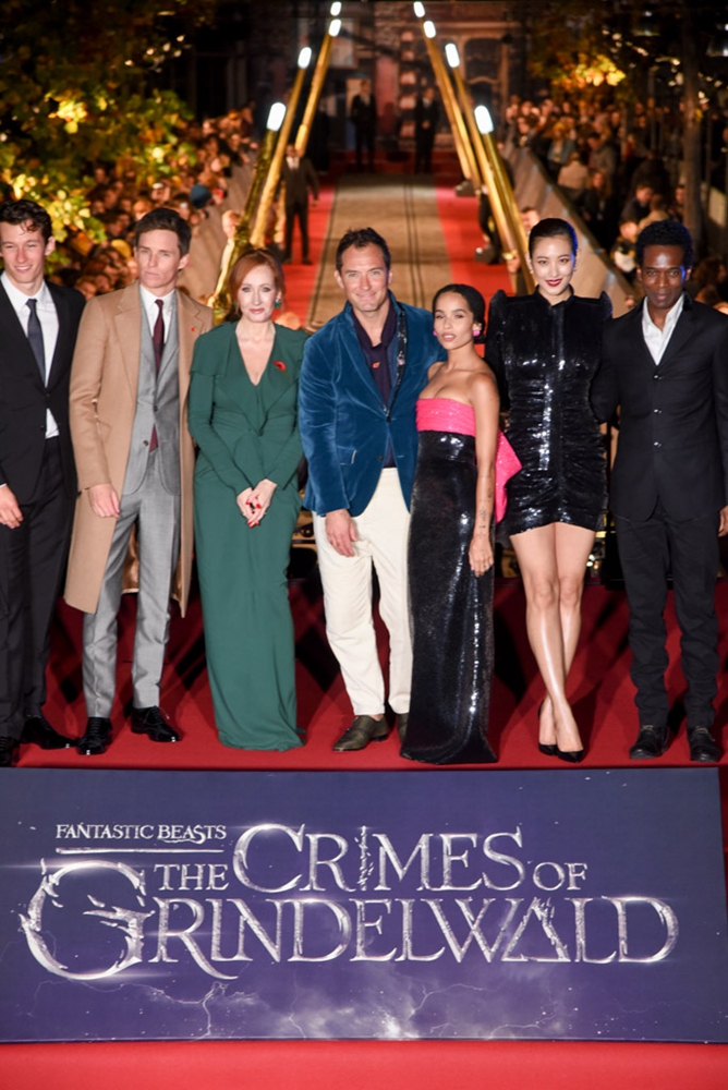 包含今夜巴黎圣日耳曼篮板制胜：法国杯节点到来；球迷炸锅；临场指挥获称赞的词条