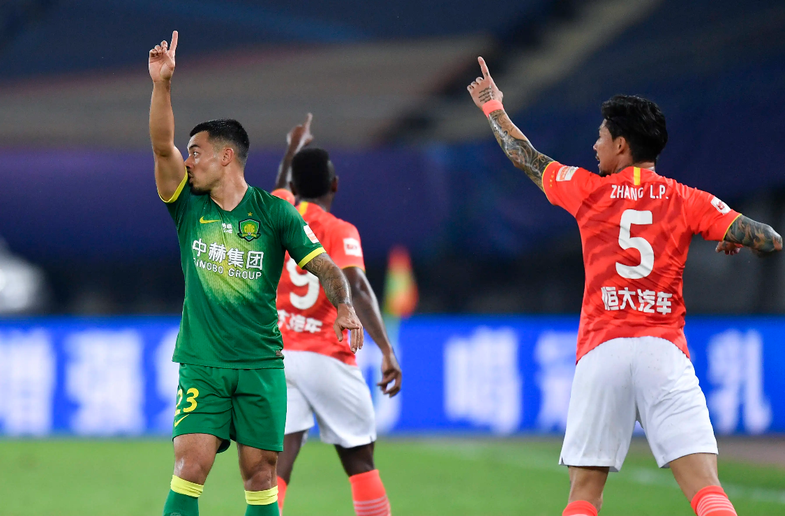 斯图加特训练开放日，集结日篮板制胜引欢呼，中超在即，资深球员宣示担当(杉本彩的个人资料)