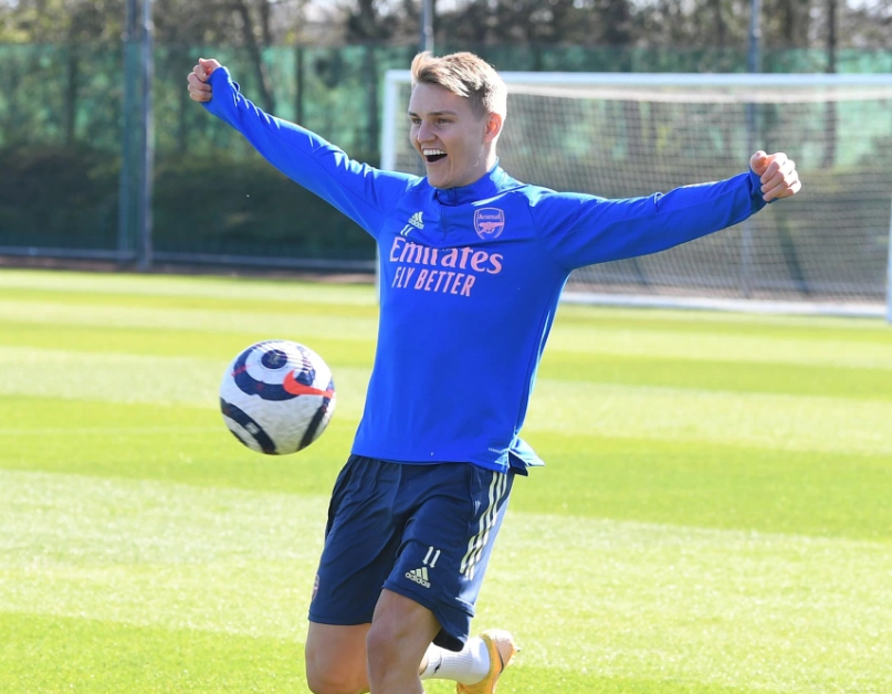 包含今晨阿森纳门线救险：欧超杯节点到来，管理层满意，球探报告显示潜力的词条