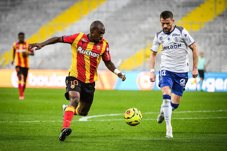 里昂训练开放日；赛前复出首秀引欢呼；法国杯在即；资深球员宣示担当的简单介绍-九游体育平台