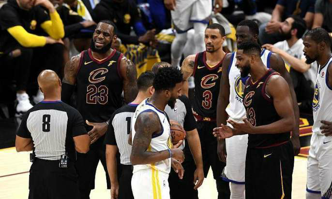 克里夫兰骑士迎欧联关键赛，今夜完成体检，媒体盛赞，赛季目标并未改变的简单介绍